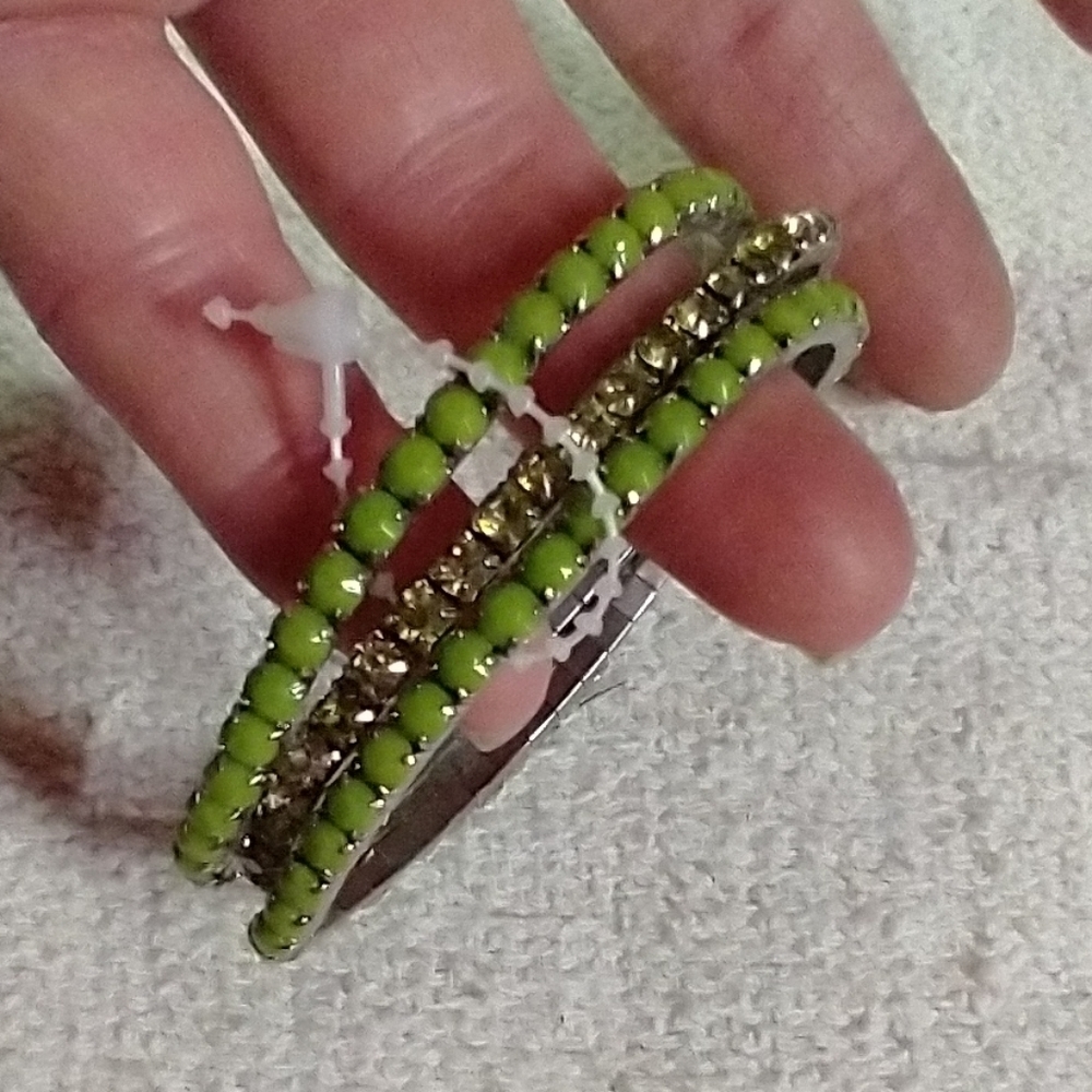 Set of 3 green stretch bracelets silvertone
